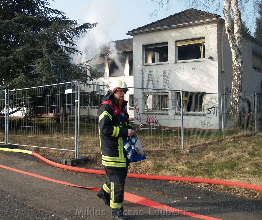 Feuer in leerstehenden Firmengebaeude Koeln Ostheim P05.JPG